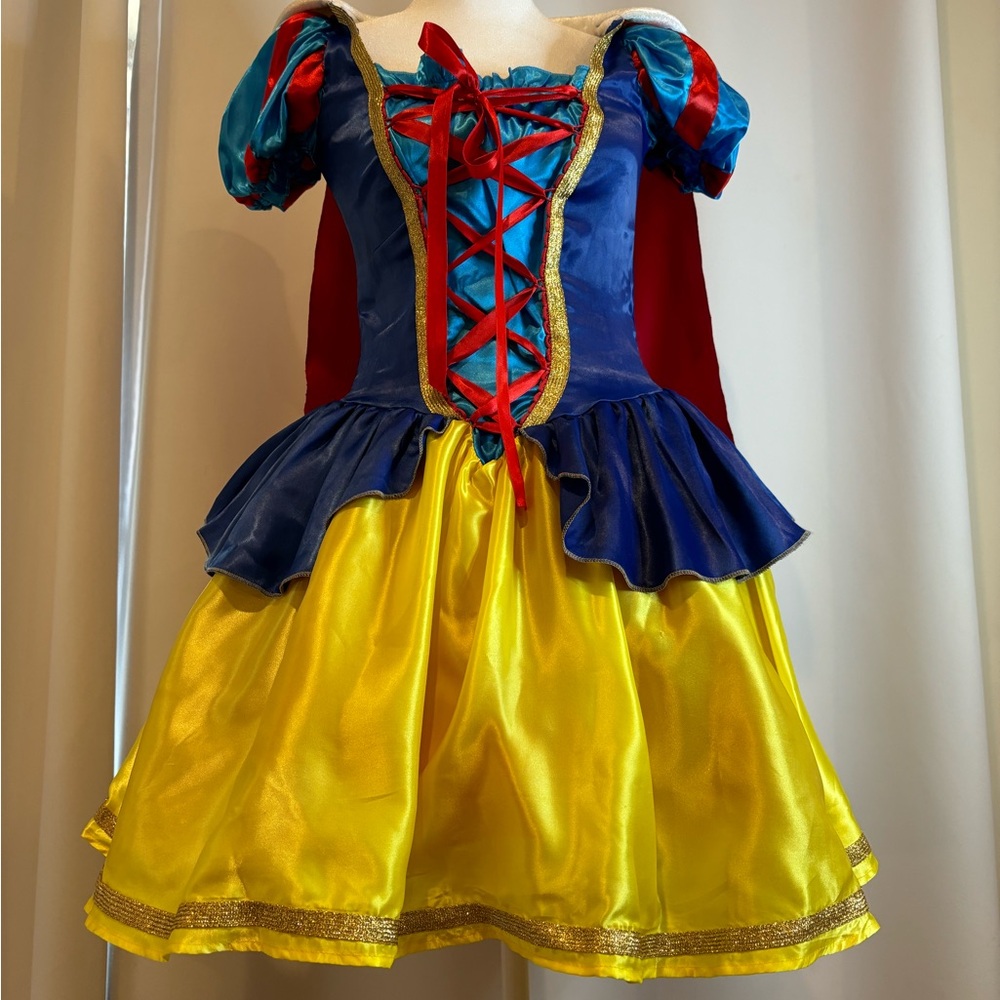 Disney Snow White Costume Size Small Worn Once